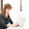 仕事をする女性